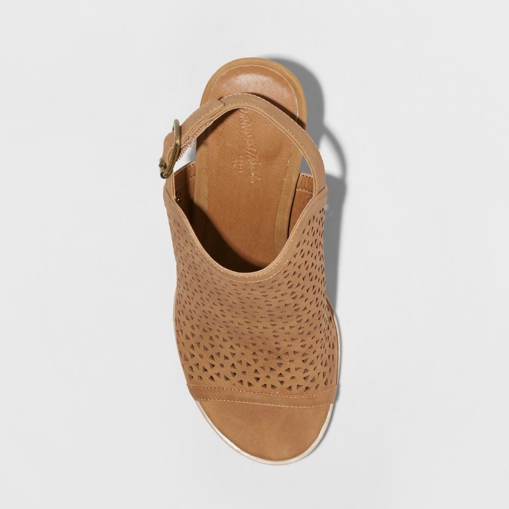 Womens Milliana Sling Back Cut Out Pumps - Picture 3 of 3